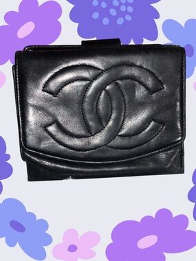 CHANEL Black Quilted Interlocking CC Compact Wallet